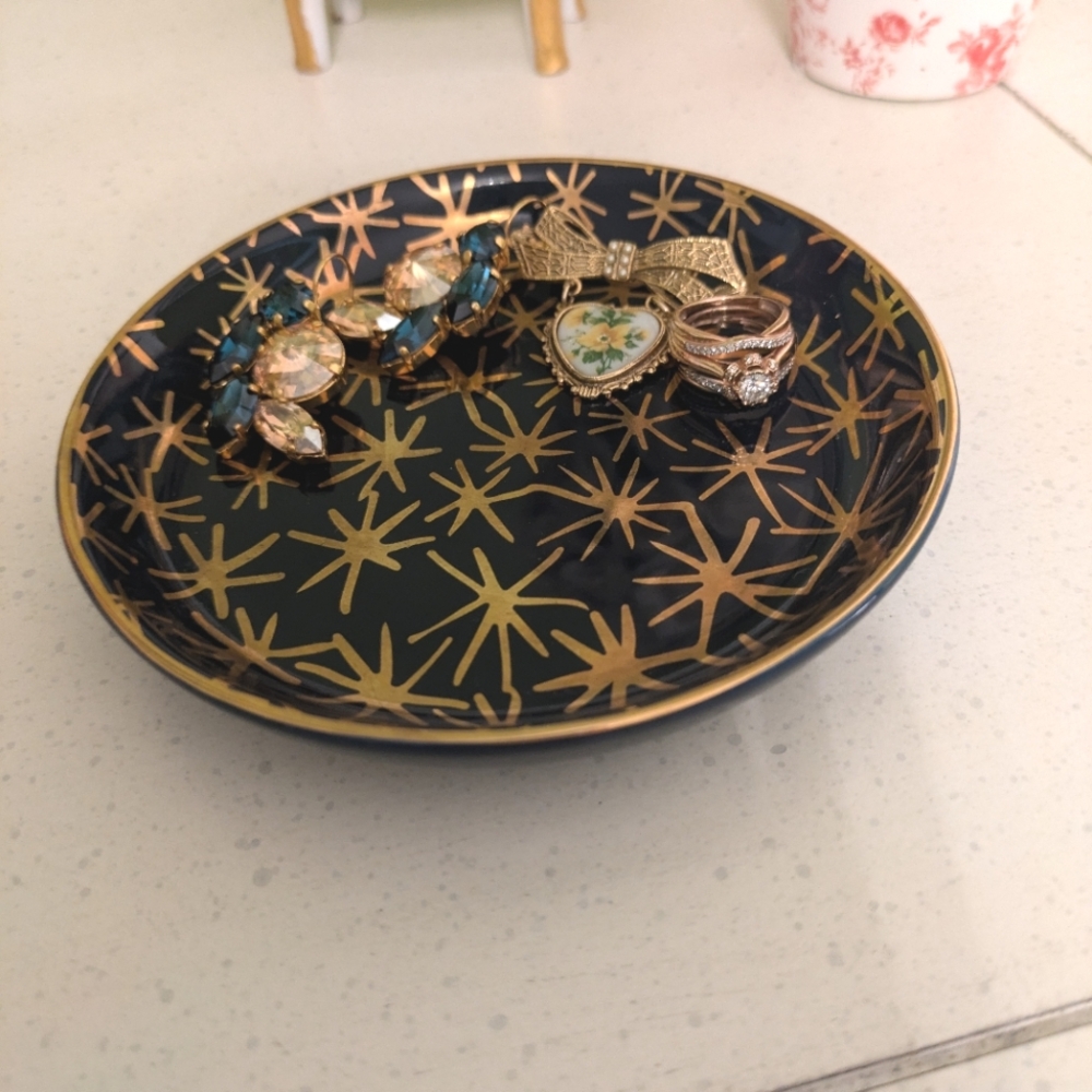 Threshold ring dish